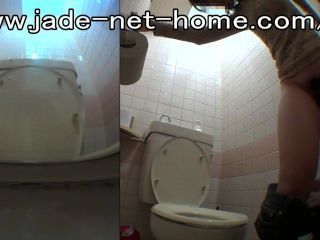 Ебля в туалете скрытой камерой - порно видео на massage-couples.ru