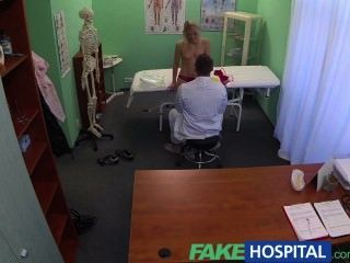Fakehospital врачи петух излечивает громкие сексуальные роговой пациентов недомоганий