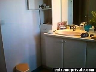 рыжая мамаша апп обнаженной в ванной комнате