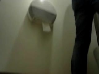 парень задницу в ванной комнате сербско