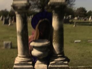 Bobby Shmurda танец на кладбище .. # мертвым Хенни кассовым красный капюшон