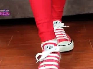 сексуальные белые носки и красные туфли
